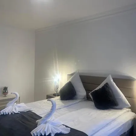 Appartamento Central 3 Bedroom Apartment, Friesenstr *