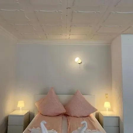 Central 3 Bedroom Apartment, Friesenstr Colonia