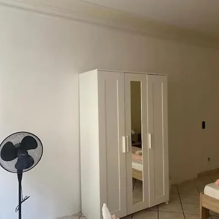 Central 3 Bedroom Apartment, Friesenstr Appartamento *