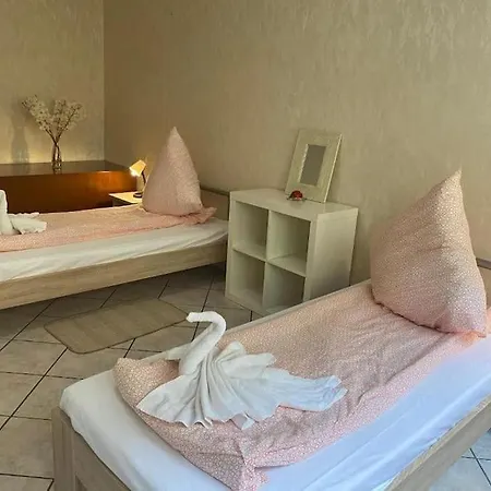 Central 3 Bedroom Apartment, Friesenstr Colonia
