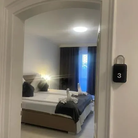 Central 3 Bedroom Apartment, Friesenstr Colonia