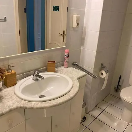 Central 3 Bedroom Apartment, Friesenstr Colonia